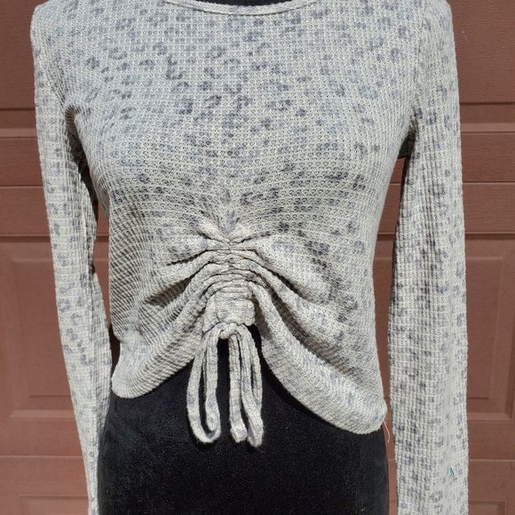 NWT Cozie by Pink Rose White Gray Leopard Print Drawstring Crop Top Size Small - Picture 11 of 15